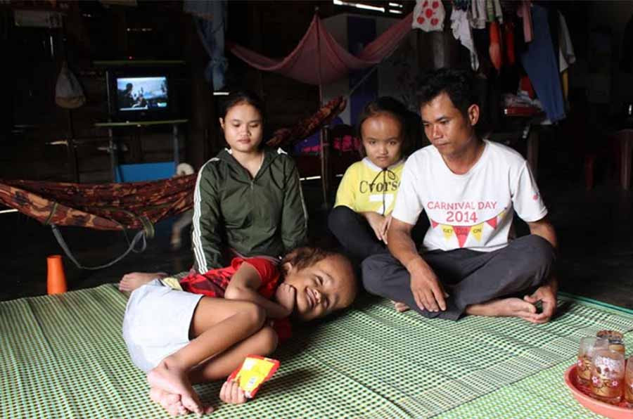 Em Kpă H'Thảo (thứ 3 từ phải qua) ở xã Ia Sol (huyện Phú Thiện, Gia Lai) là một trong 20 tân sinh viên khó khăn của Gia Lai được nhận học bổng Tiếp sức đến trường. Ảnh T.B Em Kpă H'Thảo (thứ 3 từ phải qua) ở xã Ia Sol (huyện Phú Thiện, Gia Lai) là một trong 20 tân sinh viên khó khăn của Gia Lai được nhận học bổng Tiếp sức đến trường. Ảnh T.B