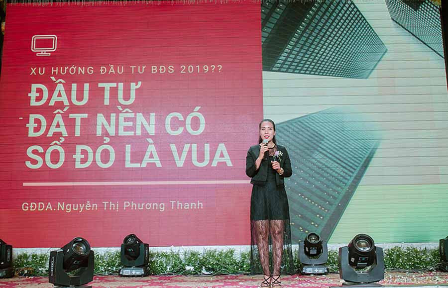 Tại sự kiện, đại diện Chủ đầu tư Sơn Hải và đơn vị phân phối CenLand đã cung cấp nhiều thông tin về thị trường bất động sản Gia Lai cũng như đất nền SH Land. Được biết, SH Land là dự án phân lô bán nền đầu tiên tại Gia Lai, tính đến thời điểm hiện tại. Lễ “Ký kết hợp tác chiến lược giữa CĐT Công ty Cổ phần Sơn Hải – CenLand – VietinBank” được diễn ra ngay trong sự kiện mở bán chính thức.