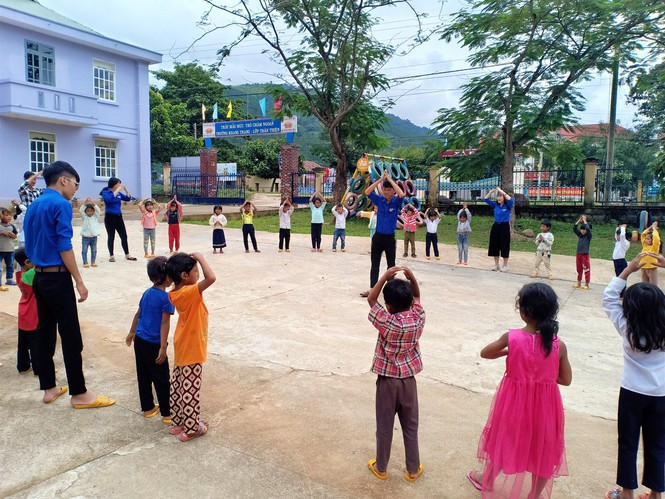  Trẻ em vùng sâu cũng được học trong những ngôi trường khang trang.