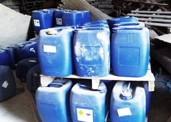  Tổng 3 kho hàng công an thu giữ khoảng 30 tấn tiền chất, hoá chất để phục vụ cho sản xuất ma túy cùng nhiều máy móc, dụng cụ dùng để sản xuất ma túy.