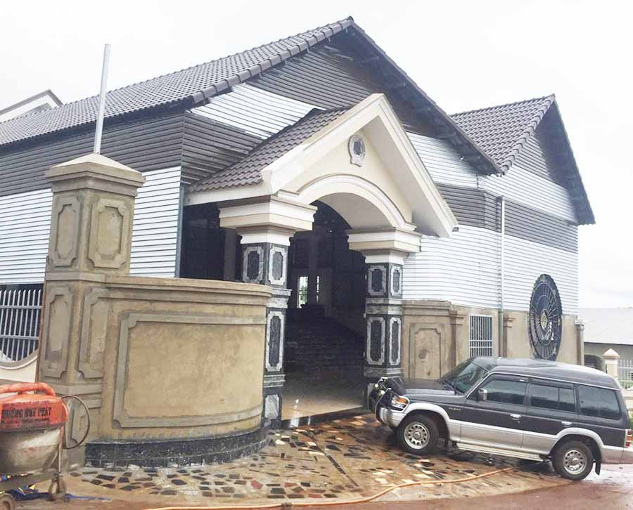  Chủ doanh nghiệp Tuấn Nhung xây dựng công trình dạng biệt thự trên đất dự án khi chưa xin giấy phép điều chỉnh, tự điều chỉnh thiết kế làm thay đổi diện tích xây dựng. Ảnh: M.N