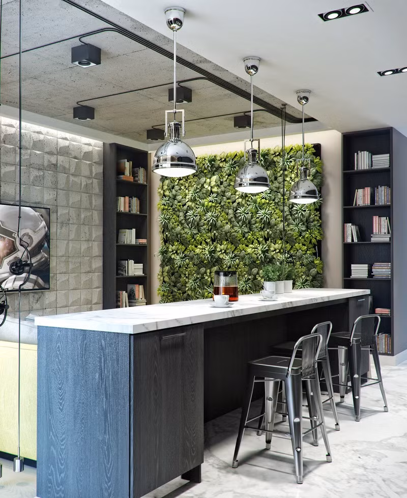 Khu vườn được nhấn nhá bằng các loại đèn mang đến vẻ rạng rỡ.