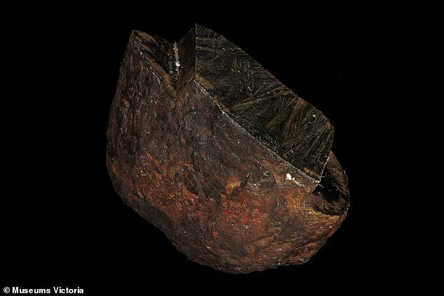 Một phần viên đá không gian bí ẩn đang được lưu giữ tại Bảo tàng Victoria (Úc)