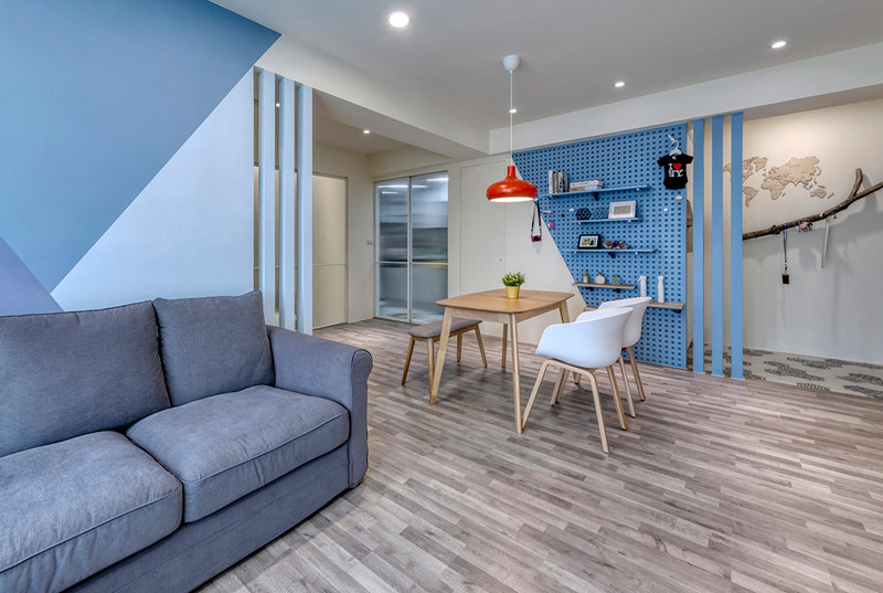  Sàn gỗ mở rộng mang đến không gian vui chơi thoải mái cho những đứa trẻ.