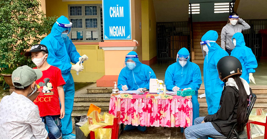 Trong ngày 2-10, lực lượng chức năng đã lấy mẫu xét nghiệm cộng đồng trong các khu vực phong tỏa tại TP. Pleiku đối với 2.732 người (cả trường hợp F1, F2), kết quả đều âm tính. Ảnh: Như Nguyện  Trong ngày 2-10, các lực lượng chức năng đã lấy mẫu xét nghiệm cộng đồng trong các khu vực phong tỏa tại TP. Pleiku đối với 2.732 người (cả trường hợp F1, F2), kết quả tất cả đều âm tính. Ảnh: Như Nguyện