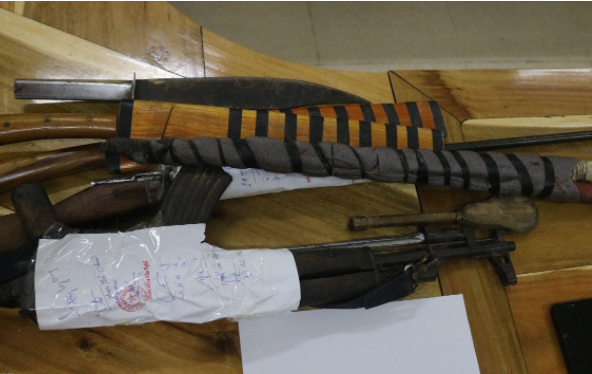 Số vũ khí nóng 2 đối tượng mang theo khi mua bán ma túy - Ảnh: Đài TH Nghệ An Số vũ khí nóng 2 đối tượng mang theo khi mua bán ma túy - Ảnh: Đài TH Nghệ An