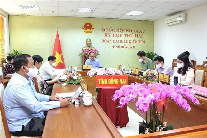 Các đại biểu Quốc hội tỉnh Đồng Nai tham gia phiên thảo luận ở tổ tại điểm cầu tỉnh Đồng Nai đối với từng dự án luật. (Ảnh: Nguyễn Văn Việt/TTXVN) Các đại biểu Quốc hội tỉnh Đồng Nai tham gia phiên thảo luận ở tổ tại điểm cầu tỉnh Đồng Nai đối với từng dự án luật. (Ảnh: Nguyễn Văn Việt/TTXVN)