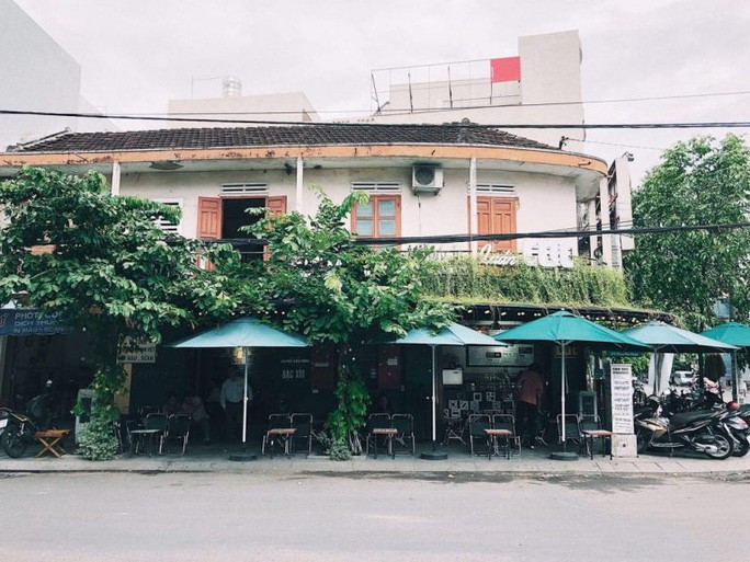  Các cơ sở kinh doanh dịch vụ ăn, uống chỉ được phục vụ không quá 50% công suất