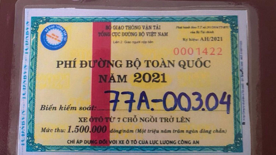  Vé thu phí đường bộ giả được lái xe Cục QLTT Bình Định sử dụng để qua các trạm thu phí. Ảnh: Trương Đình Tân