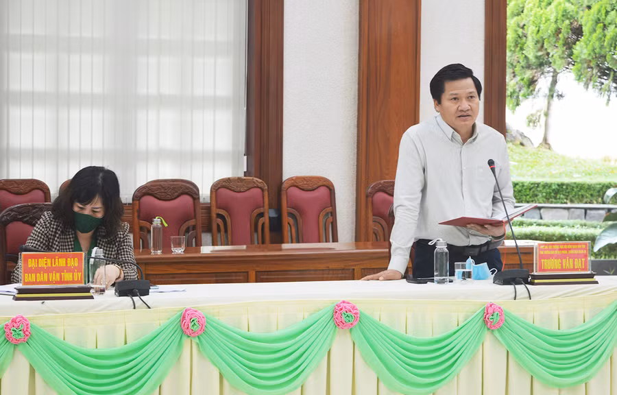 Phó Chủ tịch thường trực HĐND tỉnh tham gia ý kiến. Ảnh: Anh Huy