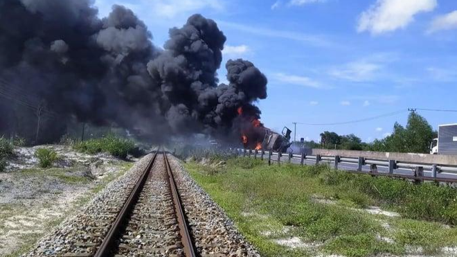 Lượng khói lớn bốc lên từ vụ cháy. Ảnh: Nguyễn Phúc Lượng khói lớn bốc lên từ vụ cháy. Ảnh: Nguyễn Phúc
