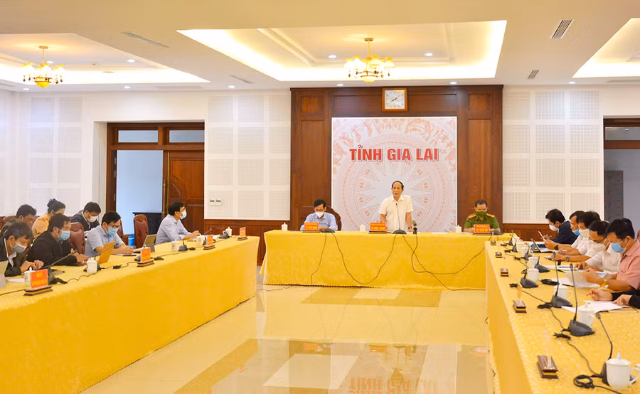  Đầu cầu trung tâm Hội nghị trực tuyến toàn tỉnh sơ kết công tác bảo đảm trật tự ATGT 9 tháng và nhiệm vụ, giải pháp quý IV năm 2021. Ảnh: Lê Hòa