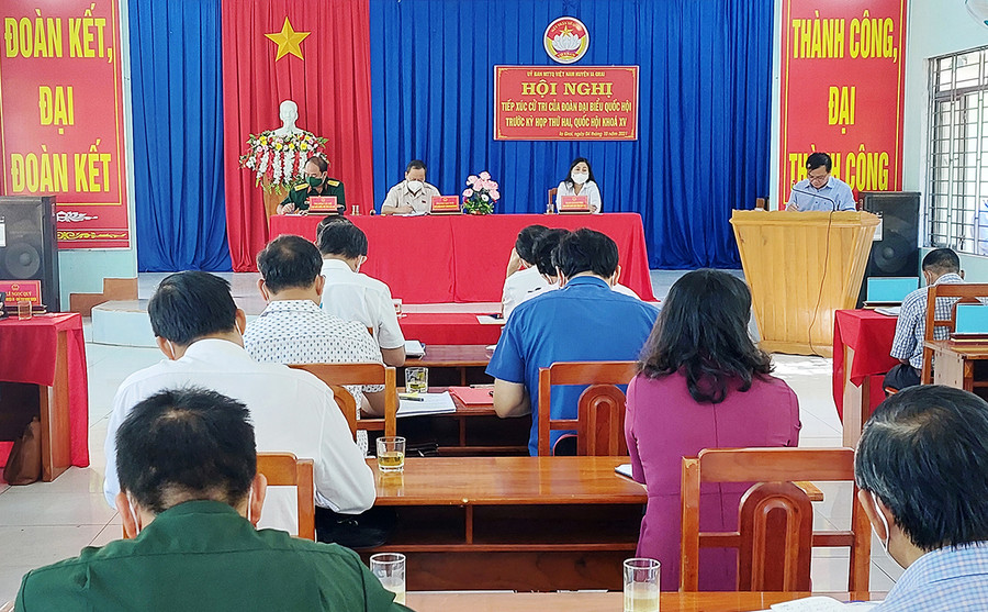  Quang cảnh buổi tiếp xúc cử tri. Ảnh: Vĩnh Hoàng