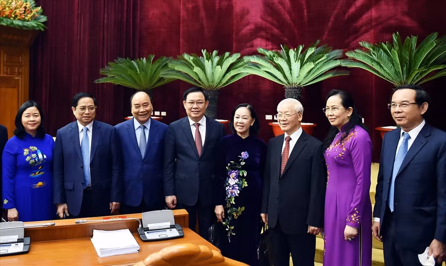 Các đồng chí lãnh đạo Đảng, Nhà nước và các đại biểu dự Hội nghị. Ảnh: VGP/Nhật Bắc