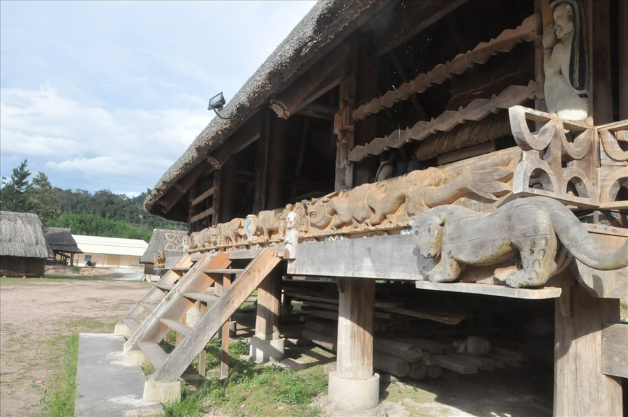  Bên ngoài một nhà sinh hoạt cộng đồng của người Cơ Tu ở Quảng Nam. Ảnh: Thanh Hải