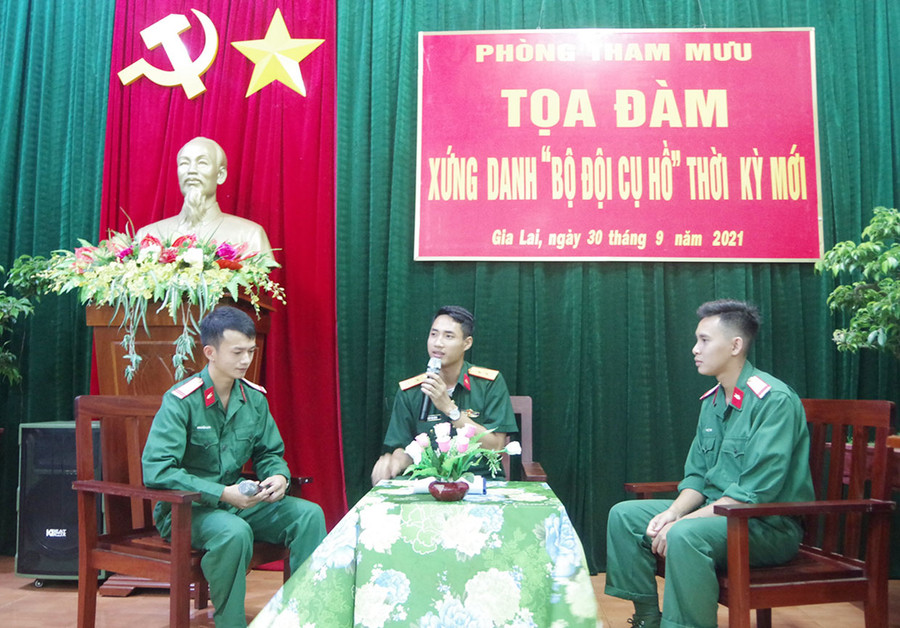 Cán bộ, chiến sĩ trao đổi thảo luận về những nội dung trong buổi tọa đàm. Ảnh: Kim Hồng Cán bộ, chiến sĩ trao đổi thảo luận các nội dung trong buổi tọa đàm. Ảnh: Kim Hồng