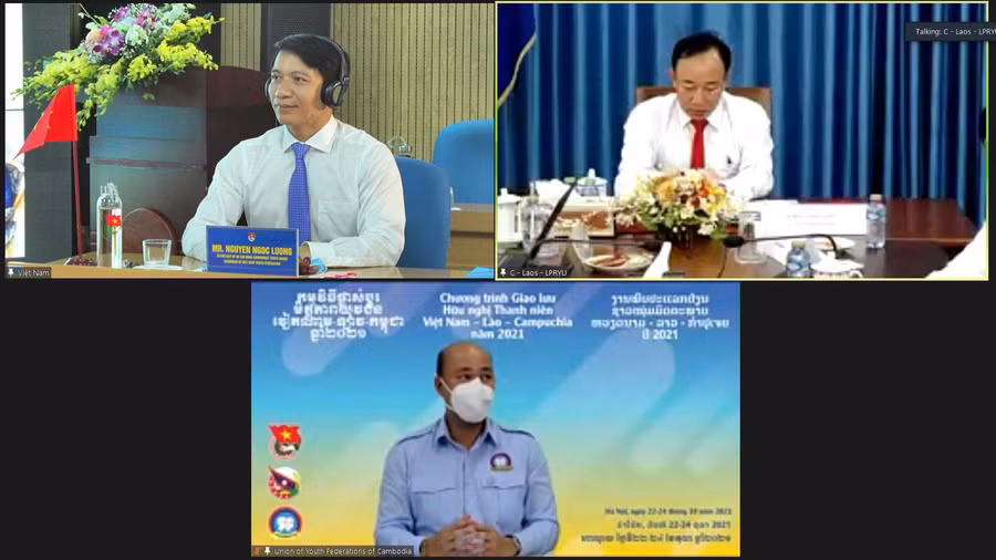 Lãnh đạo thanh niên 3 nước Việt Nam - Lào - Campuchia tham dự chương trình giao lưu. Ảnh: Bảo Anh