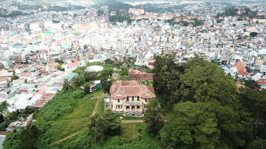 Dinh tỉnh trưởng Đà Lạt nhìn từ trên cao. Ảnh: CC
