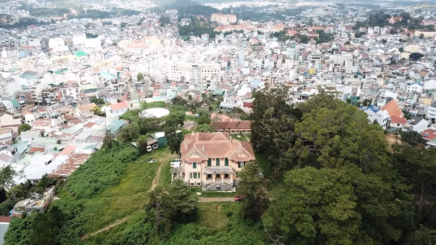 Dinh tỉnh trưởng Đà Lạt nhìn từ trên cao. Ảnh: CC