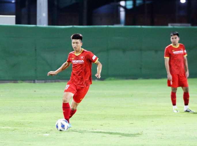  Phan Văn Đức khiến dư luận đặt câu hỏi phải chăng anh là nhân tố khiến HLV Park Hang-seo bị chỉ trích là bảo thủ khi không có phong độ tốt vẫn đá chính cả 6 trận liên tiếp ở tuyển Việt Nam