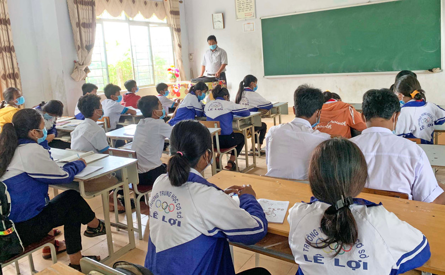 Học sinh Trường THCS Dân tộc Nội trú huyện Ia Pa được bố trí về học tập tại các trường nơi cư trú, đảm bảo không bị gián đoạn. Ảnh: Vũ Chi