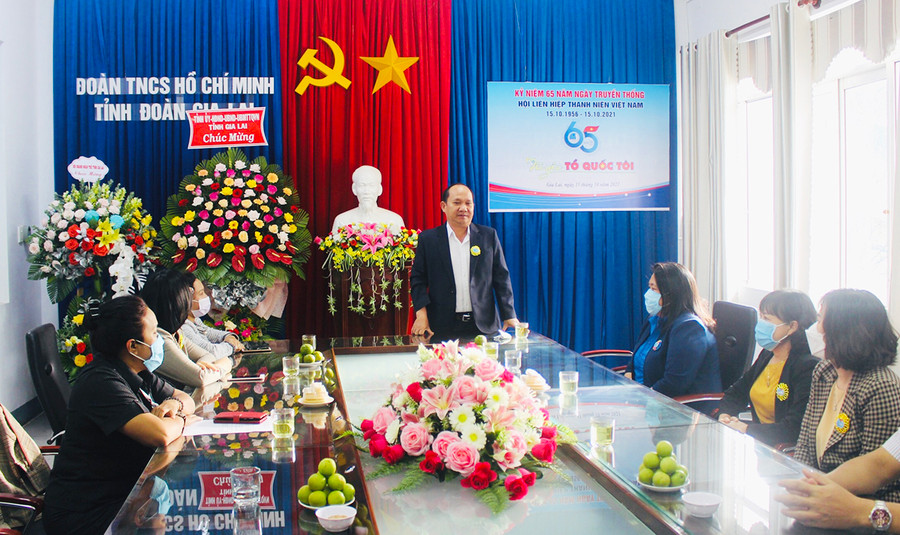  Tỉnh ủy, HĐND, UBND, Ủy ban MTTQ Việt Nam tỉnh thăm, chúc mừng kỷ niệm 65 năm Ngày thành lập Hội LHTN Việt Nam tỉnh. Ảnh: Phan Lài