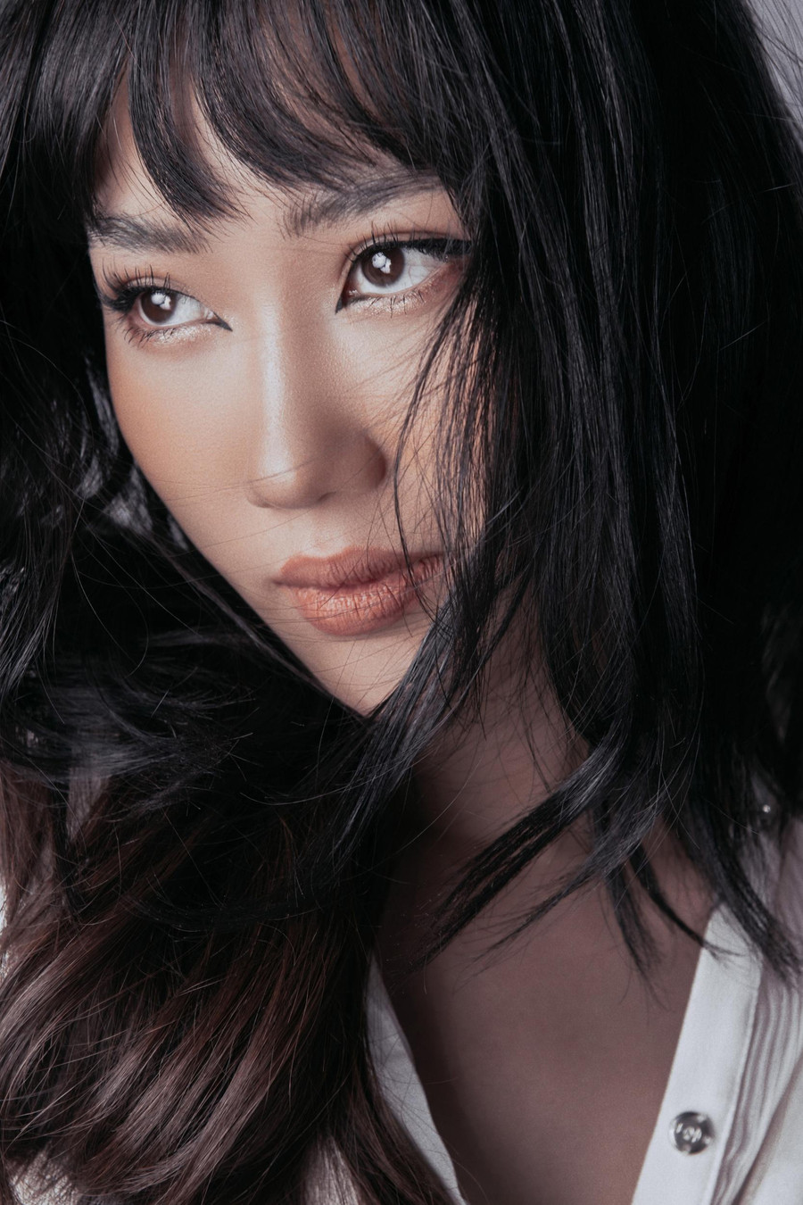 “Tôi hay được hỏi mình sẽ mang chiêu trò gì đến Running Man. Tôi khá bất ngờ về điều đó. Vì với Thúy Ngân, đó giờ “chiêu trò” chưa từng là hành trang. Và không phải hành trang thì không mang theo được. Ít nhất là đối với tôi và ở chương trình này là vậy...