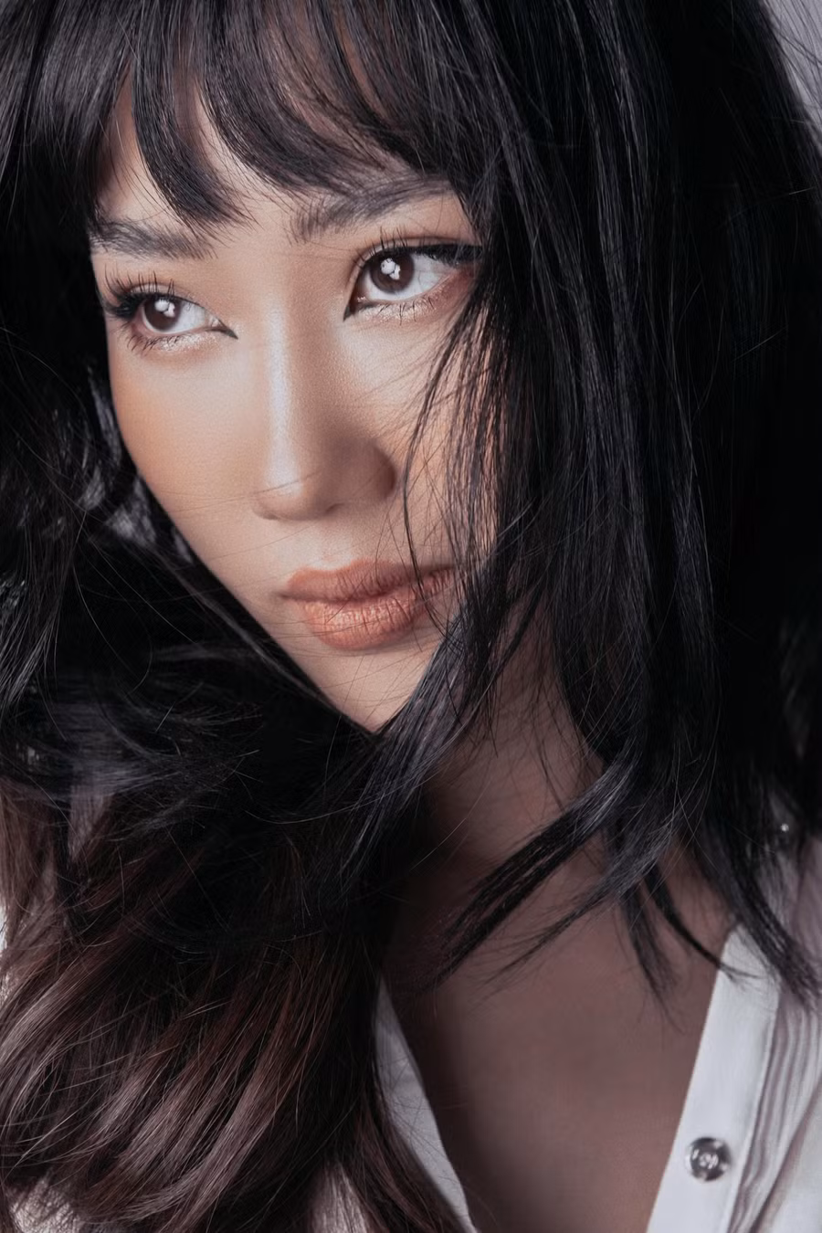 “Tôi hay được hỏi mình sẽ mang chiêu trò gì đến Running Man. Tôi khá bất ngờ về điều đó. Vì với Thúy Ngân, đó giờ “chiêu trò” chưa từng là hành trang. Và không phải hành trang thì không mang theo được. Ít nhất là đối với tôi và ở chương trình này là vậy...