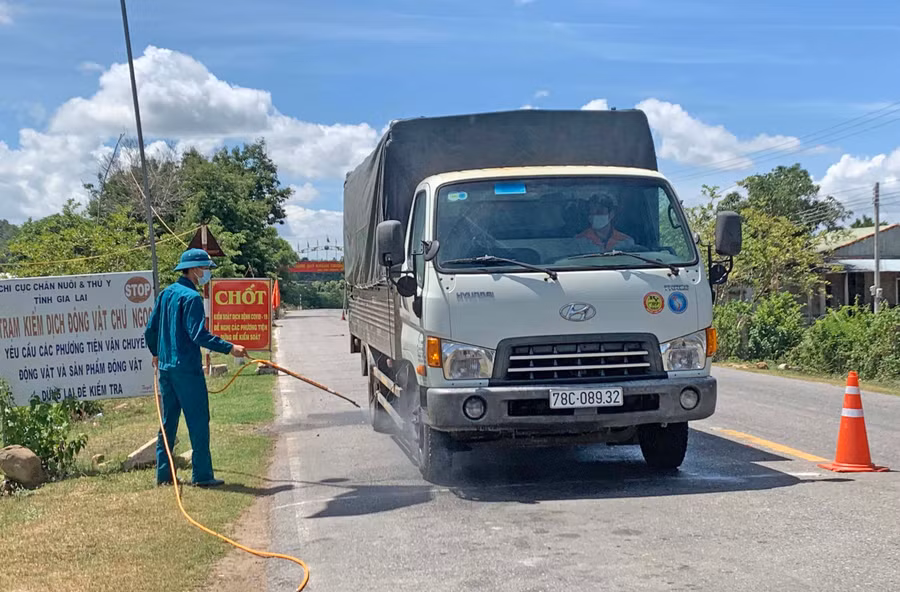 Chốt kiểm soát dịch Covid-19 tại xã Chư Ngọc (khu vực giáp ranh giữa huyện Krông Pa và tỉnh Phú Yên).Ảnh.Vũ Chi