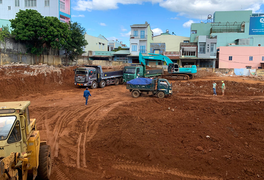 Dự án Hoàng Nhi Plaza (số 25 đường Cách Mạng Tháng Tám, TP. Pleiku) vừa bị Sở Kế hoạch và Đầu tư đề xuất chấm dứt hoạt động. Ảnh: Hà Duy  Dự án Hoàng Nhi Plaza (số 25 đường Cách Mạng Tháng Tám, TP. Pleiku) vừa bị Sở Kế hoạch và Đầu tư đề xuất chấm dứt hoạt động. Ảnh: Hà Duy