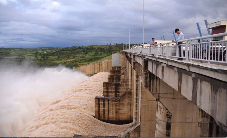  Thủy điện Sông Ba Hạ xả lũ. Ảnh: Đức Huy
