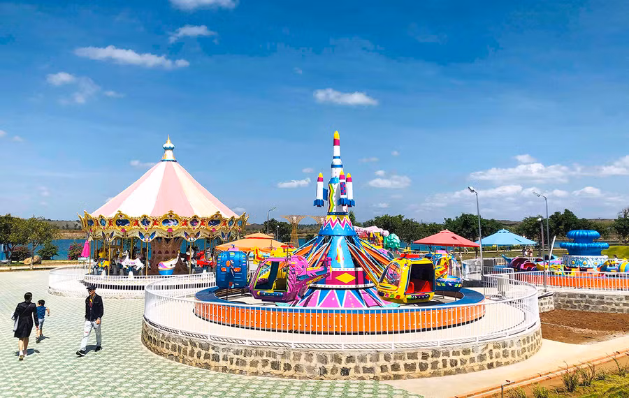 3 Cụm trò chơi liên hoàn tại Khu du lịch sinh thái Xuân Thủy thu hút du khách- Ảnh Thủy Bình.jpg