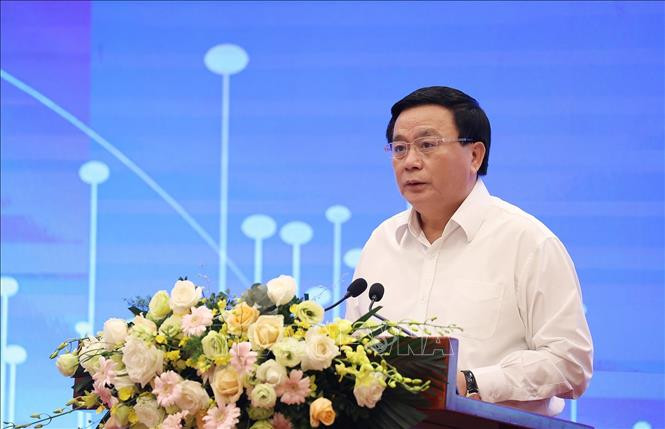 Đồng chí Nguyễn Xuân Thắng, Uỷ viên Bộ Chính trị, Chủ tịch Hội đồng Lý luận Trung ương, Giám đốc Học viện Chính trị quốc gia Hồ Chí Minh phát biểu khai mạc hội thảo. Ảnh: Dương Giang/TTXVN Đồng chí Nguyễn Xuân Thắng, Uỷ viên Bộ Chính trị, Chủ tịch Hội đồng Lý luận Trung ương, Giám đốc Học viện Chính trị quốc gia Hồ Chí Minh phát biểu khai mạc hội thảo. Ảnh: Dương Giang/TTXVN