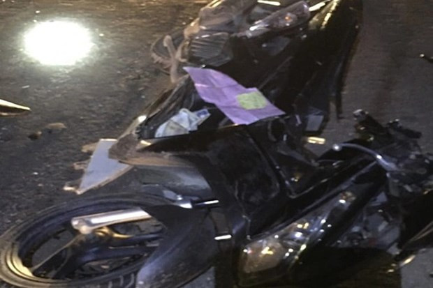 Xe máy của nạn nhân tại hiện trường. Ảnh: nld.com.vn
