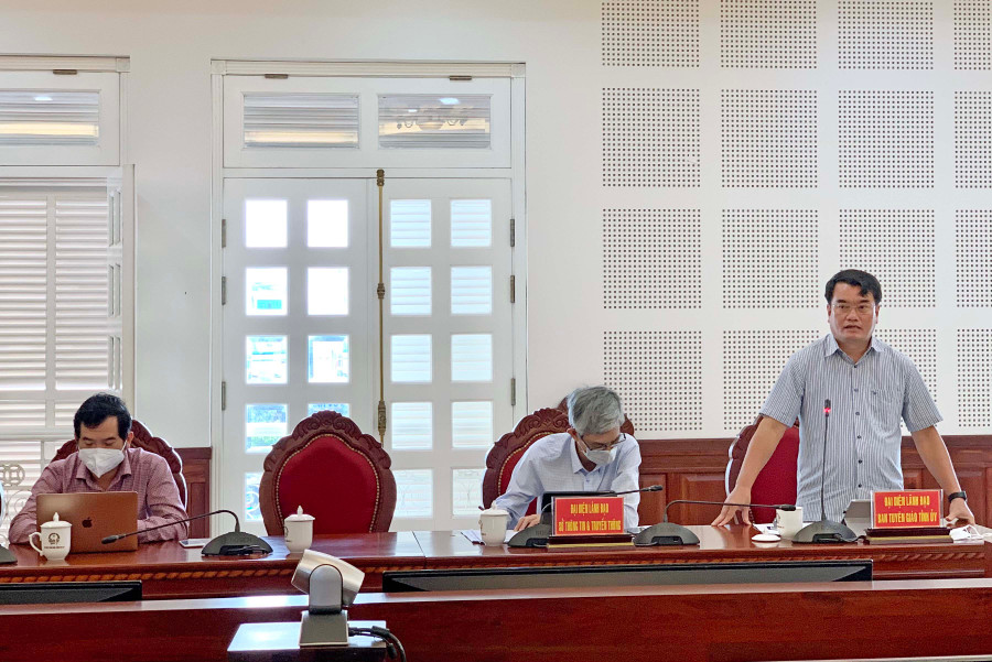 Phó Trưởng ban Tuyên giáo Tỉnh ủy Tống Thới Mốc phát biểu tại cuộc họp. Ảnh: Như Nguyện