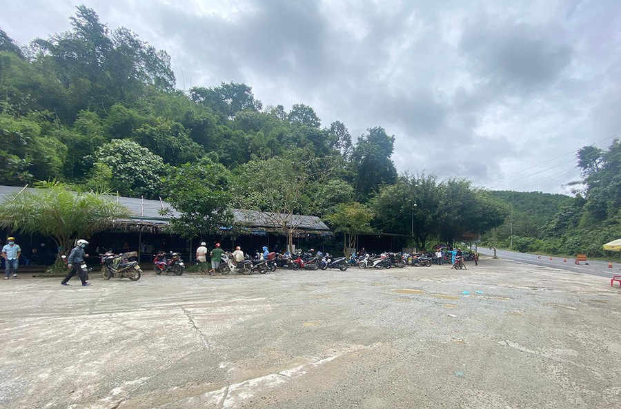 Khu vực dành cho người dân vào Lâm Đồng thực hiện các thủ tục tại chốt Đạ Huoai. Ảnh: Gia Bình
