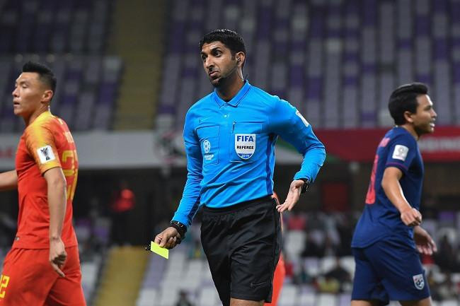 Trọng tài người UAE Mohammed Abdulla Hassan. Ảnh: AFP