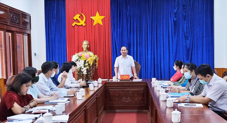 Ban thường vụ Tỉnh ủy duyệt chương trình Đại hội Đại biểu phụ nữ tỉnh lần thứ XIV. Ảnh: Hoàng Ngọc