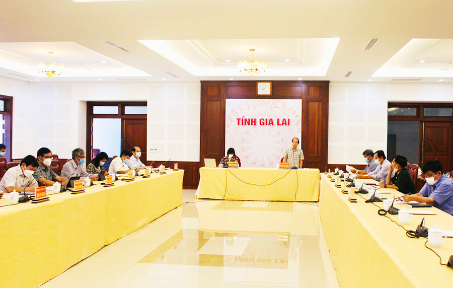 Quang cảnh cuộc họp tại điểm cầu UBND tỉnh. Ảnh: Phan Lài