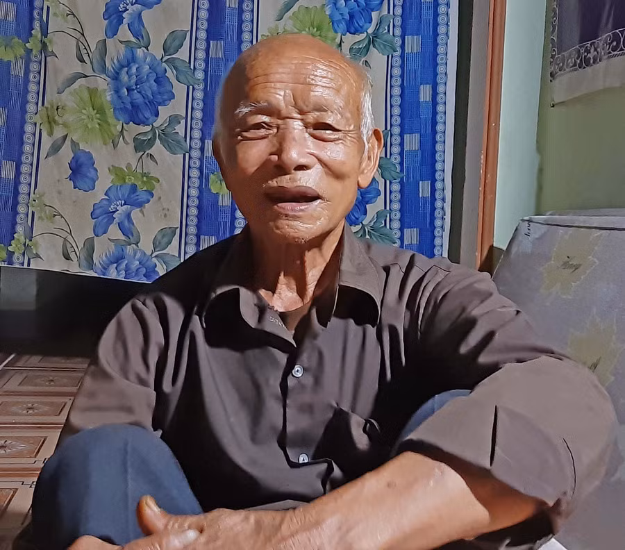  Ông Nguyễn Văn Trực, 89 tuổi,hiện ở thôn Tú Thủy 2, xã Tú An. Ảnh: Nguyễn Quang Tuệ