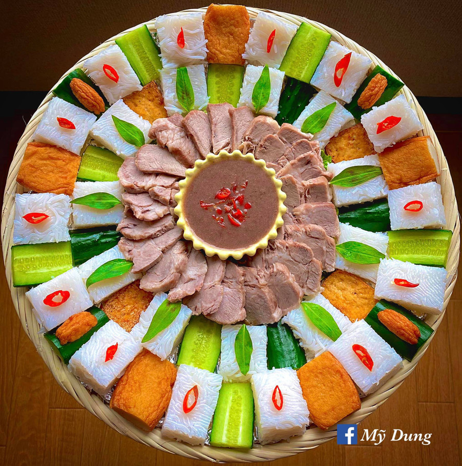 Mẹt bún đậu mắm tôm của cô gái Việt xa xứ khiến người khác phải trầm trồ, đẹp tới mức không nỡ ăn.