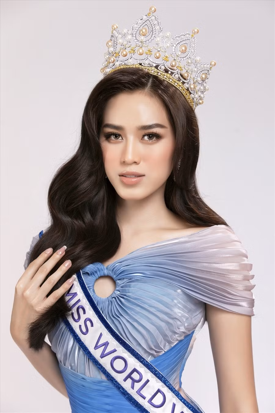 Theo như lịch trình đã công bố, Miss World 2021 sẽ diễn ra từ ngày 21.11 cho đến ngày 16.12 tại Puerto Rico. Bên cạnh đêm Chung kết, Đỗ Thị Hà sẽ còn tranh tài cùng với hơn 100 đại diện khác tại những phần thi phụ hấp dẫn như Top Model, Head to head challenge, người đẹp thể thao,... Ảnh: Lê Thiện Viễn.