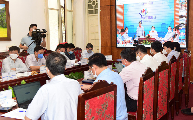 Toàn cảnh hội nghị tại đầu cầu Tổng cục Du lịch ở Hà Nội. Ảnh: TCDL