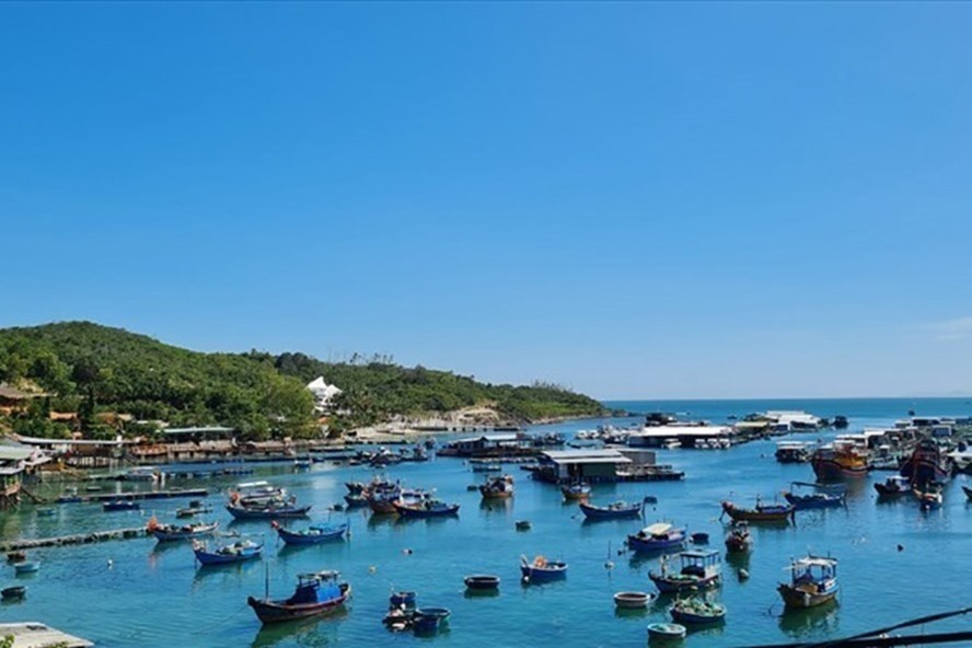 Hãy xem thông hành vaccine là yếu tố đảm bảo an toàn đi lại. Ảnh: LĐ Hãy xem thông hành vaccine là yếu tố đảm bảo an toàn đi lại. Ảnh: LĐ