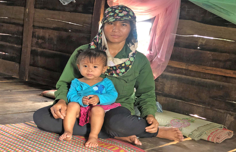 Chị Siu Hlúi và con gái thứ 2 Siu Hen. Ảnh: Anh Huy