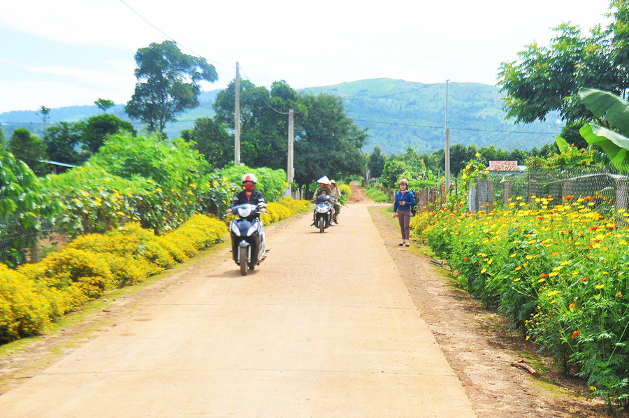 Làng Hreng (xã Hòa Phú, huyện Chư Păh) xanh-sạch-đẹp. Ảnh: R'Ô HOK Làng Hreng (xã Hòa Phú, huyện Chư Păh) xanh-sạch-đẹp. Ảnh: R'Ô Hok