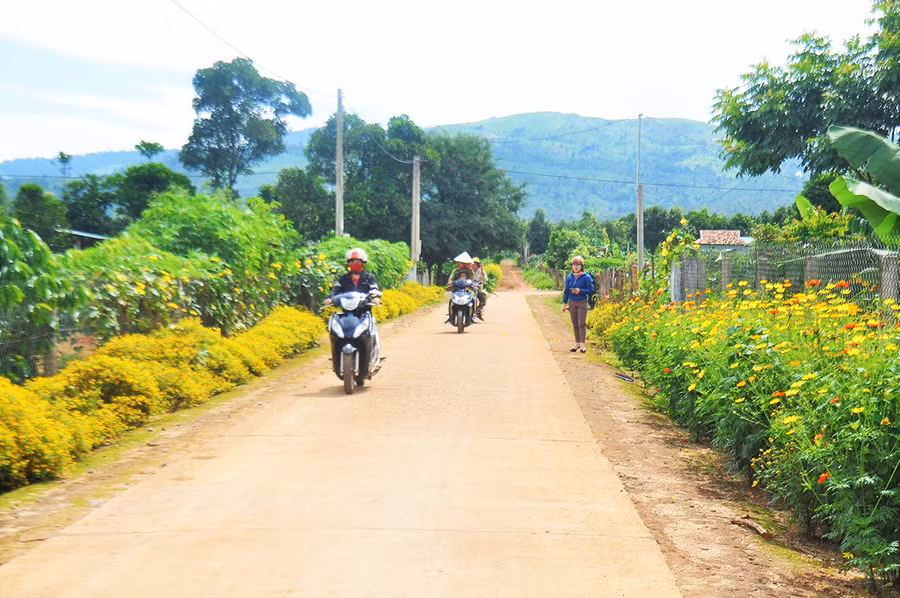 Làng Hreng (xã Hòa Phú, huyện Chư Păh) xanh-sạch-đẹp. Ảnh: R'Ô Hok
