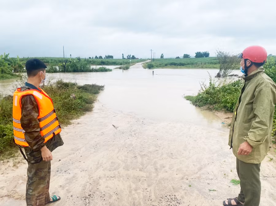 Ngầm tràn ngập sâu khiến 2 làng Bi Giông và Bi Gia bị cô lập mỗi khi mưa lớn. Ảnh: Lê Văn Ngọc