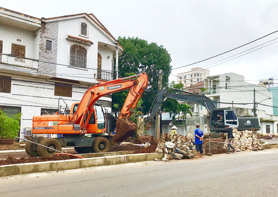  Thi công dự án nâng cấp, mở rộng đường Lý Thái Tổ (TP. Pleiku). Ảnh: Hà Duy