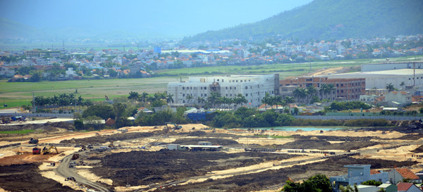 Phần diện tích (phía đất ruộng) là vị trí khu vực hồ điều hòa Hồ Sơn và hạ tầng xung quanh TP Tuy Hòa. Phần diện tích (phía đất ruộng) là vị trí khu vực hồ điều hòa Hồ Sơn và hạ tầng xung quanh TP Tuy Hòa